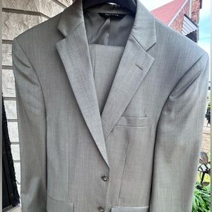 Jos. A. Banks 40R Men’s Suit